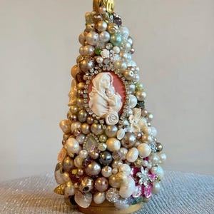 Poor House Pottery によるヴィンテージの宝石付きクリスマスツリーアート