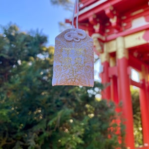 Japanese Omamori Charm For Healing and Health - New Talisman - Amulet - Car Hanger - Keychain - White - Gold