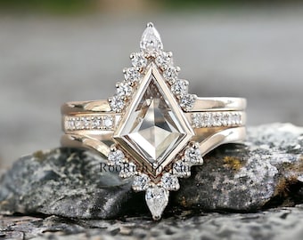 Vintagae Kite Cut Moissanite Engagement Ring Set Yellow Gold Round Cut Chevron Wedding Ring Pear Cut Curved Band Promise Bridal Set, R302