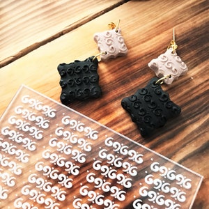 Geometric Pattern Rubber And Acrylic Texture Mat – 10×10 cm Polymer Clay Stamp for Earrings & Crafts | Embossing Plate for Air Dry Clay