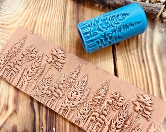 Wałek teksturujący „Scena leśna”: glina polimerowa, ceramiczne narzędzie do wytłaczania