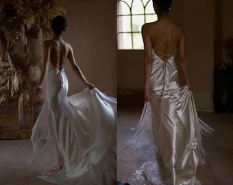 MOON DANCE / Hecho a medida, vestido de seda boho de flecos largos con espalda, satén de seda suave a la luz de la luna japonesa de alta calidad, boda en la playa,