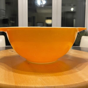 Vintage 1970's PYREX 1 1/2 Qt. #442 Friendship Cinderella Nesting Bowl in a Bright Orange-Yellow Colour, Vintage PYREX USA Made Mixing Bowl