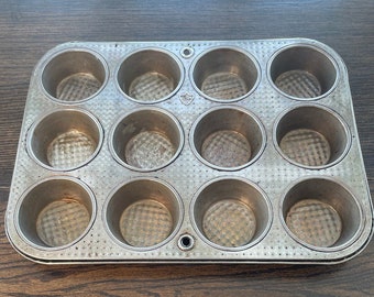 Vintage GSW 012 Muffin Tin Baking Pan, Holds 12 Large Muffins, Quality Vintage Bakeware by General Steel Wares Ltd. Canada