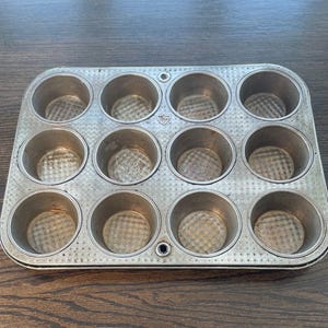 Vintage GSW Waffle Pattern Muffin Tin - Bake-Rite Tinware, Made in Canada