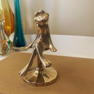 Vintage Messing Frosch auf Hocker, Regal Dekor, Messing Sammlerstück