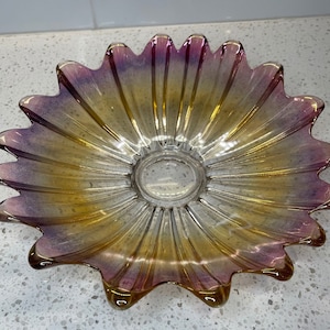 Plateau de service vintage Starburst Atomic en verre irisé fédéral – Assiette en verre rose et violet de 27,4 cm (11 po.)