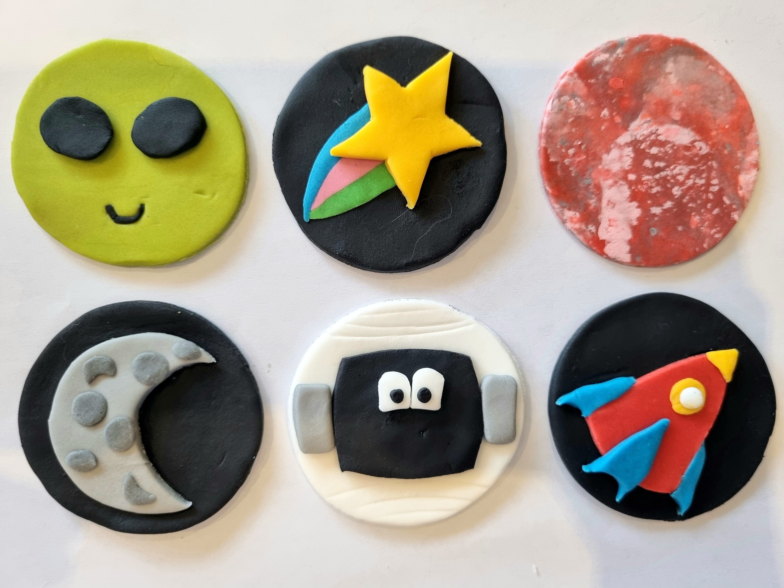 Epoxy Resin Cupcake Topper Outer Space Fondant Silicone Molds Robot Spaceship Astronaut Spacecraft for Sugarcraft Cake Decorating Polymer Clay 3-Count Small 