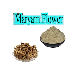 Peut inclure: L'image présente deux formes de la fleur de Maryam. Un tas de fleurs séchées et brunes est disposé sur une assiette transparente. Un monticule de poudre brun clair est dans un bol noir. Le texte "Maryam Flower" est affiché au-dessus des objets.