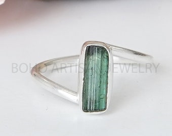 Raw Green Tourmaline Twisted Ring, Bar Tourmaline Ring , Green Tourmaline Pencil For Women, Natural Rough Stone, Handmade Ring, Gift For Her