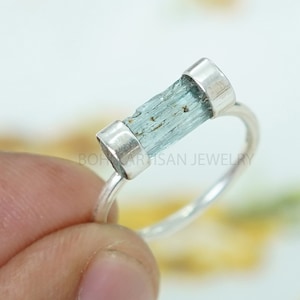 Raw Aquamarine Pencil Ring, Bar Ring, Aquamarine Stick Ring, Stacking Ring, Raw Aquamarine Jewelry, March Birthstone - Crystal Ring