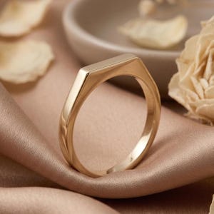 Minimalist 14K Gold Signet Ring for Women, Geometric Flat Top Ring, Dainty Gold Band, Modern Stackable Ring, Everyday Jewelry Gift for Her