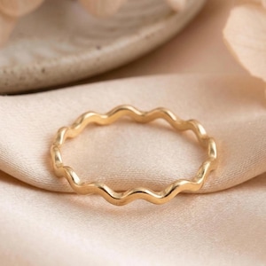 Wavy 14k Gold Ring, Dainty Stacking Ring for Women, Squiggle Ring, Minimalist Stackable Wedding Band Jewelry, Simple Ring, Gift for Her