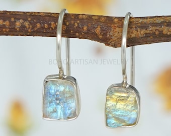 Ruwe Maansteen oorbel, zilveren handgemaakte oorbel, Dangle Earring, Blue Fire Moonstone, ruwe stenen sieraden, juli Birthstone, kerstcadeau