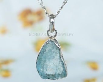 Colgante de cristal de aguamarina, colgante de collar de aguamarina cruda, joyería de piedras preciosas crudas, piedra de nacimiento de marzo, cristal curativo, regalo para ella