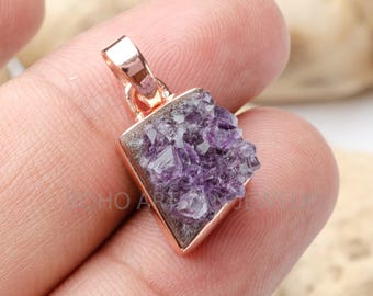 Colgante de geoda de amatista en bruto: collar de plata de ley con cristales de oro rosa
