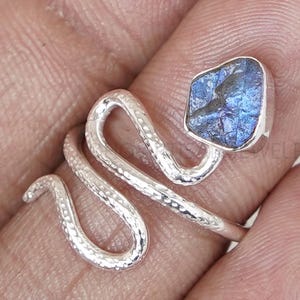 Raw Labradorite Snake Ring, Blue Fire Labradorite Ring, Raw Gemstone Ring, Handmade Crystal Jewelry, Christmas Gift, Valentine&#39;s Day Gift