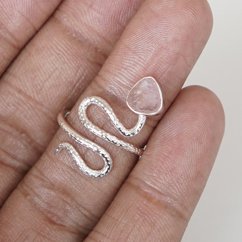 Raw Rose Quartz Snake Ring, Sterling Silver Adjustable Ring, Handmade Boho Artisan Ring, Healing Crystal, Raw Gemstone Jewelry, Gift For Her imagem 5