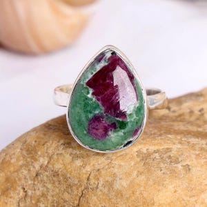 Rubin Zoisit Ring: Handgemachte Sterling Silber Schmuck