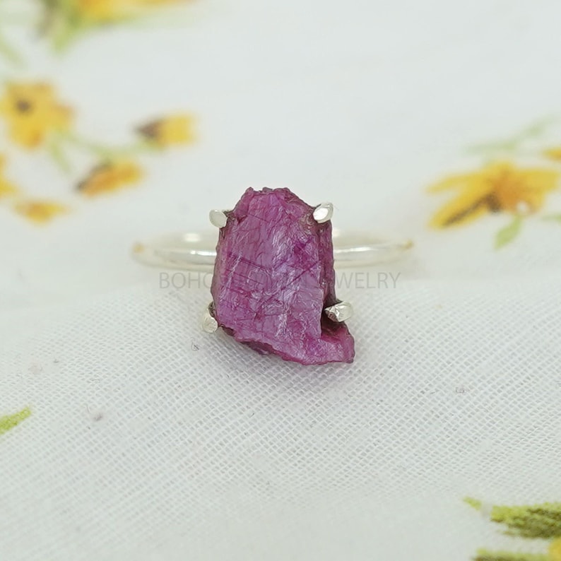 Raw Ruby Ring, Natural Ruby Rough Ring, Silver Handmade Ring, Boho Ring, Crystal Ring, July Birthstone - Rough Stone Ring -Gift For Her afbeelding 1