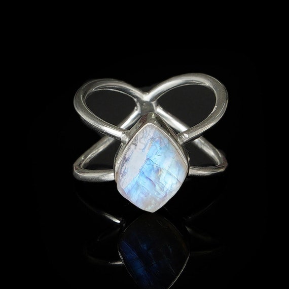 Moonstone Criss Ring Moonstone Criss Ring