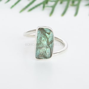 Raw Labradorite Twisted Ring, Rough Labradorite Ring, Sterling Silver 925 Jewelry, Handmade Silver Band, Raw Crystal, Birthday Gift For Her