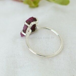 Raw Ruby Ring, Natural Ruby Rough Ring, Silver Handmade Ring, Boho Ring, Crystal Ring, July Birthstone - Rough Stone Ring -Gift For Her afbeelding 4