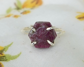 Raw Ruby Hexagon Ring, Ruby Sterling Silver Ring, Handmade Ring, Boho Crystal Ring, July Birthstone, Unique Design Ring - Gift For Her
