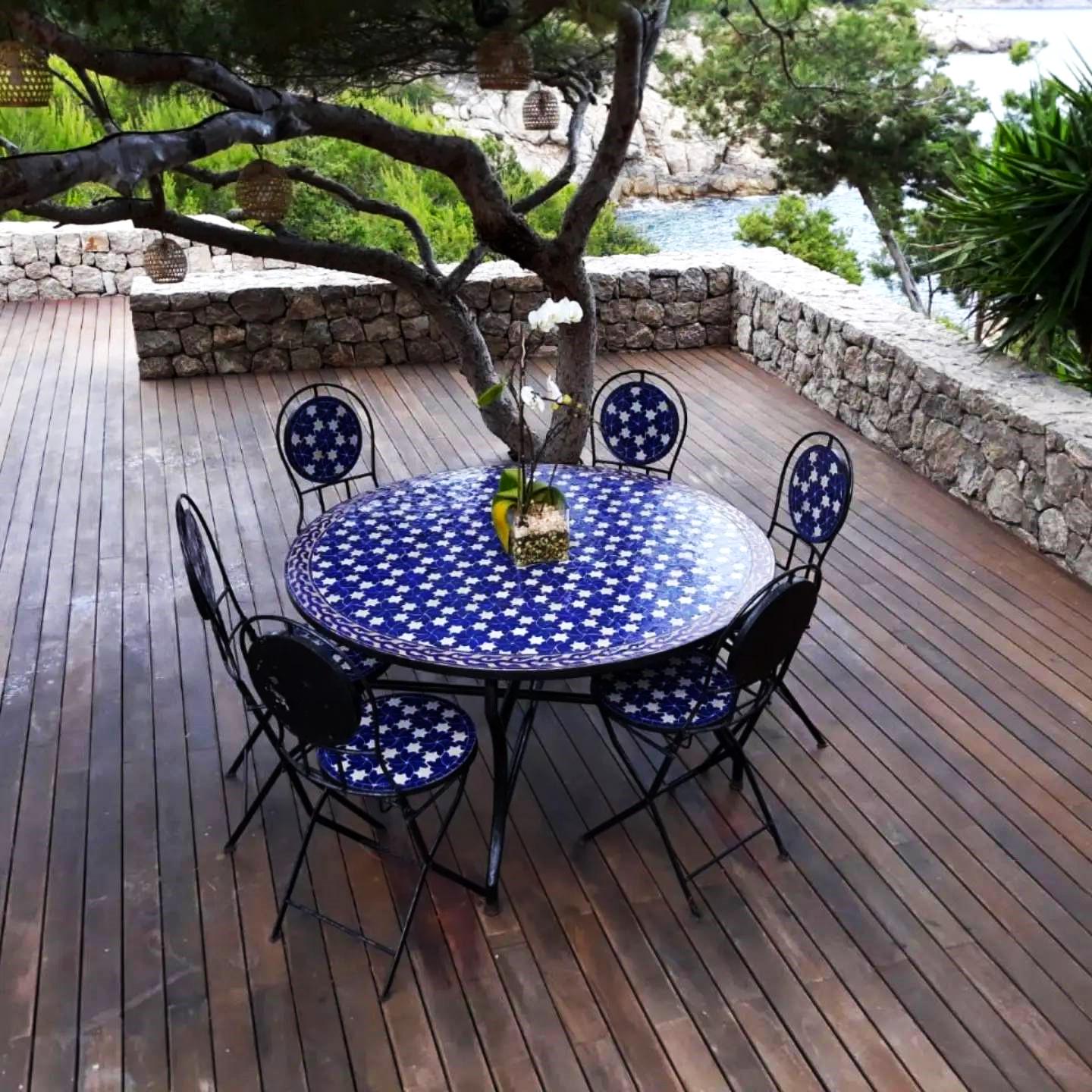 Outdoor Mosaic Dining Table: Stunning Designs to Transform Your Patio 3 Outdoor Mosaic Dining Table: Stunning Designs to Transform Your Patio