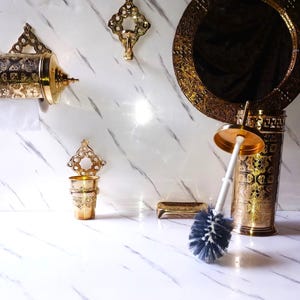 Set di accessori da bagno in ottone marocchino - Accessori da bagno in ottone - Specchio con cornice in ottone - Portaspazzolino in ottone - Porta scopino