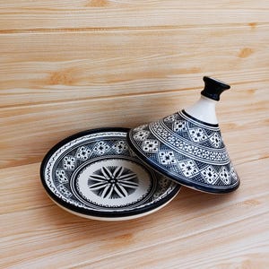 Handmade Moroccan Ceramic Tagine-Pottery Tagine For Serving Meals-Handcrafted Moroccan Tagine-Ceramic Serving Plate-Moroccan Pottery Tagines