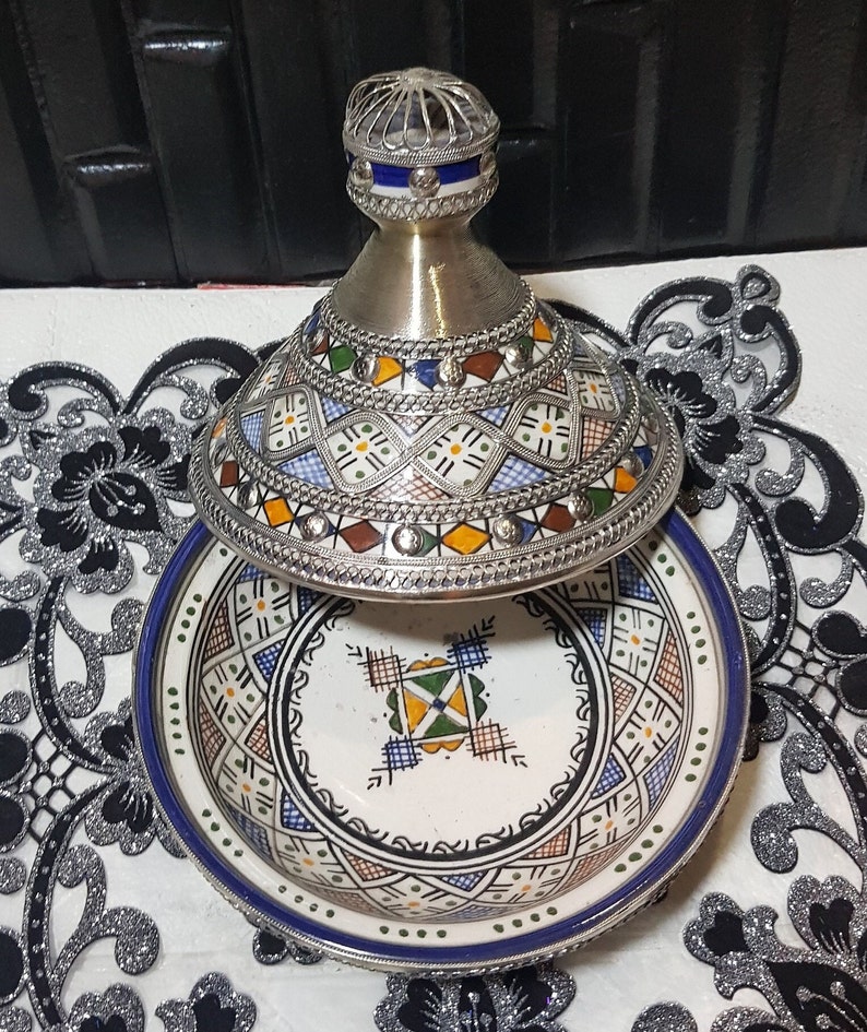Grand tajine vernis et décoré – Fleurs d'Irlande