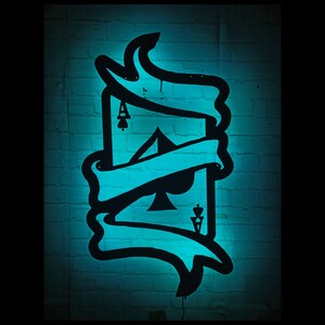 Tarjeta de espadas iluminada arte de pared con LED que cambia de color RGB, decoración de pared de madera, luces RGB, decoración del hogar, regalo de cumpleaños, regalos personalizados