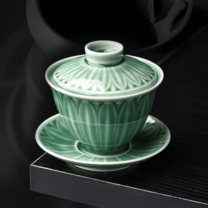 TeaQuarter Lotus Gaiwan Tea Set, Chinese Jade Green Tea Cup with Lid and Saucer, Glazed Celadon Kung Fu Tea Bowl, Japanese Tea Ceremony