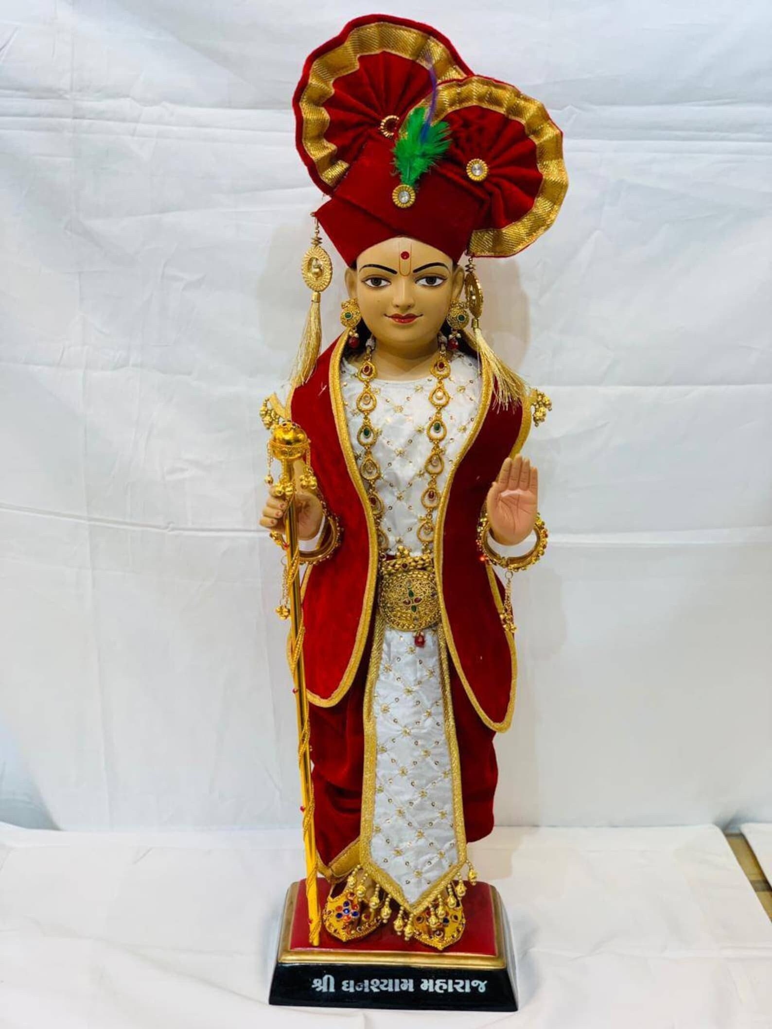 Divine Brass Statue: Bhagwan Swaminarayan & Gunatitanand Swami's