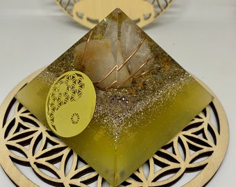 Orgonite pyramid Sunstone, Vitality and abundance....