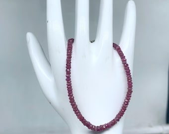 Natuurlijke roze robijnrode armband | Echte robijnrode kralenarmband | Geboortesteensieraden juli | Sierlijke stapelbare edelsteen cadeau voor haar