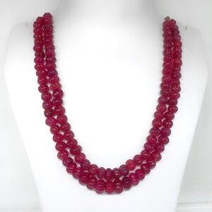 Rubin- och melonslipat pärlhalsband | Handgjorda smycken med röd ädelsten | Födelsestenssträng | Läkande kristallpresent till henne | Boho chic halsband