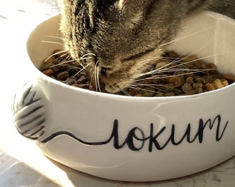 Personalized Ceramic Cat Bowl / Pet Food Bowl / Custom Cat Dish / Cat Gift - Small/Medium Size / With Name and Ball Print / Handmade Ceramic
