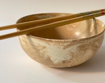 Noodle Bowls/handgemaakte keramische kommen/sushi bowls/keramische noodle bowl/Japanse keramiek/handgemaakt cadeau/keramisch cadeau/gouden strikken/bruin