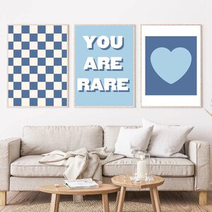 Set von 3 Blauen und Weißen Y2k Abstrakten Drucken, Set von 3 Trendigen Abstrakten Drucken, Trendy kariertem Druck, Y2k Zitat Print, Danish Pastel Decor