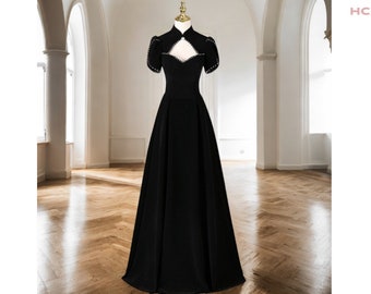 Plus Size Black Gothic A-Line Gown: Vintage Inspired Prom Short Sleeve Evening Formal Occasion Dress