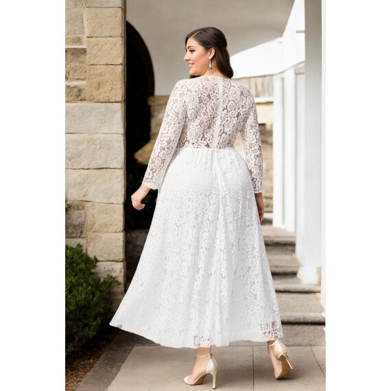 Plus Size White Lace Maxi Dress: Sweetheart A-Line Gown