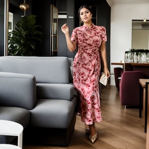 Tru Plus Size Moderne Rode Bloemen Korte Mouw Qipao Cheongsam Chinese Oosterse Moeder van de Bruid Bruidegom Formele bruiloft Gast Avondjurk