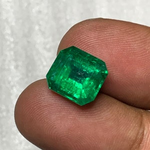 Vivid Green Emerald Gemstone: 6.3ct Emerald Cut May Birthstone