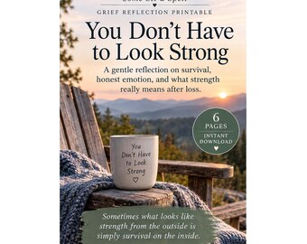 Op de afbeelding: Een printbare rouwreflectie getiteld You Don't Have to Look Strong. De tekst bevat Come Sit a Spell, 6 PAGES INSTANT DOWNLOAD en Sometimes what looks like strength from the outside is simply survival on the inside. Toont een mok op een stoel.