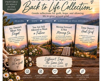 Op de afbeelding: Een digitale downloadbundel van vier printbare reflectiedagboeken genaamd Finding Your Way Back to Life Collection. Elke kaft toont een berglandschap bij zonsondergang met madeliefjes en tekst. Inclusief een mok met de tekst Come Sit a Spell.
