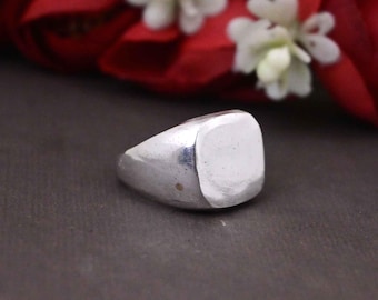 Silver Men's Signet Ring: Classic Cushion Square Design