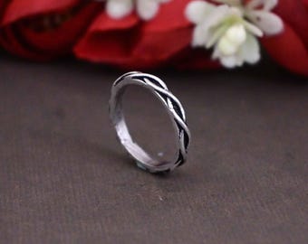 Silver Celtic Knot Ring: Women's Infinity Band