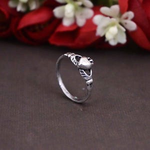 Keltischer Claddagh Ring Silber, Silberner Claddagh-Ring, einfacher Claddagh-Ring, irischer keltischer Ring, Herz-Claddagh-Ring, Damen-Claddagh-Ring-Silber